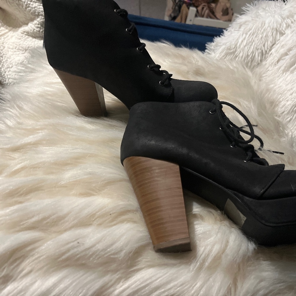 Black bootie
